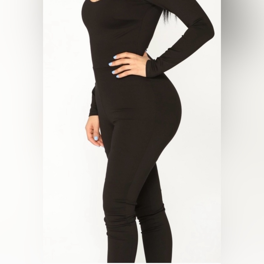 Fashion Nova Ladies Stylish Black Jumpsuit with Zipper; Large - Picture 2 of 3